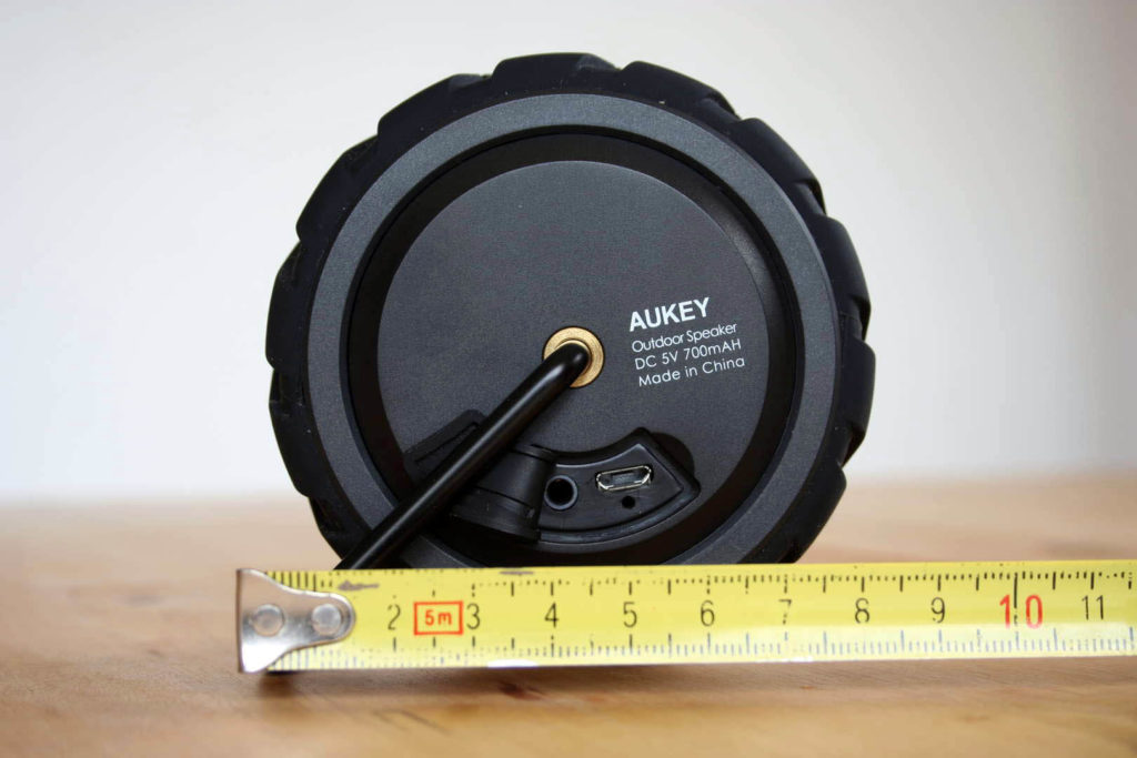 aukey-bluetooth-outdoor-speaker-sk-m4-02